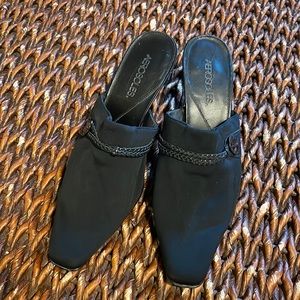Beautiful black mule w heel